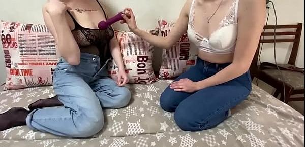 trendsHot Teen Amateur Threesome - two girls one guy no condom.